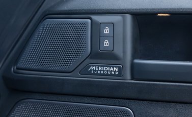 Land Rover Defender OCTA EDITION ONE 37