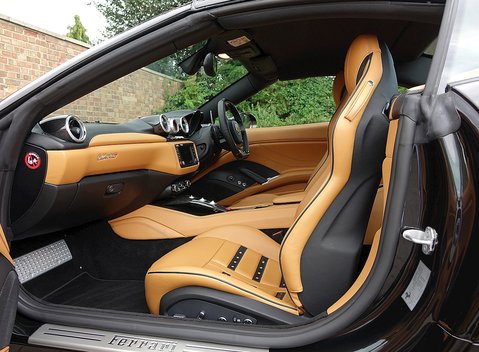 Ferrari California T 16