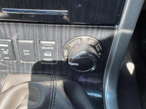 Nissan Pathfinder 2.5 dCi Tekna 4WD Euro 5 5dr 24