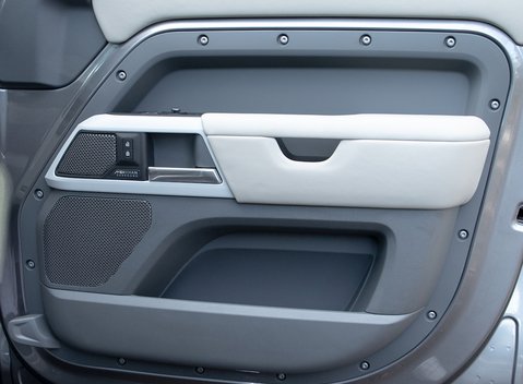 Land Rover Defender 110 HSE D240 26