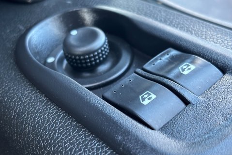 Vauxhall Movano F3500 125 ps Cdti Luton with Tail Lift & Air Con - Direct from MOD 31