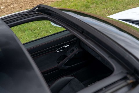 Porsche 911 3.8 911 Carrera GTS PDK 18