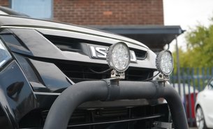 Isuzu D-Max AT35 Just Serviced New Pads and Discs Tow Hitch Tonneau Cover Rev Camera  9