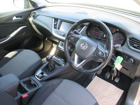 Vauxhall Grandland X 1.2 Turbo SE Euro 6 (s/s) 5dr 17