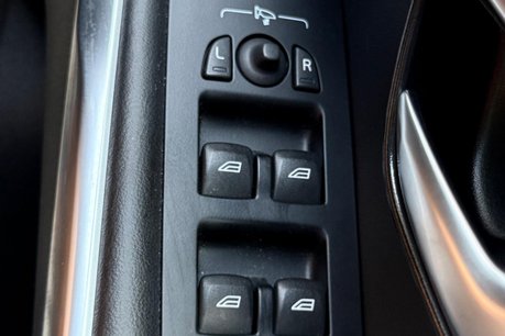 Volvo V40 T3 R-DESIGN EDITION 32