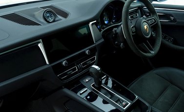 Porsche Macan GTS 16