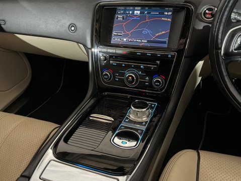 Jaguar XJ D V6 PORTFOLIO 16