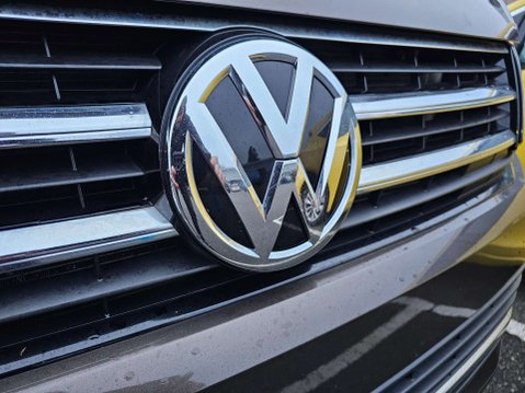 Volkswagen Caravelle 2.0 BiTDI BlueMotion Tech Executive MPV 5dr Diesel DSG 4Motion Euro 6 (s/s) 67