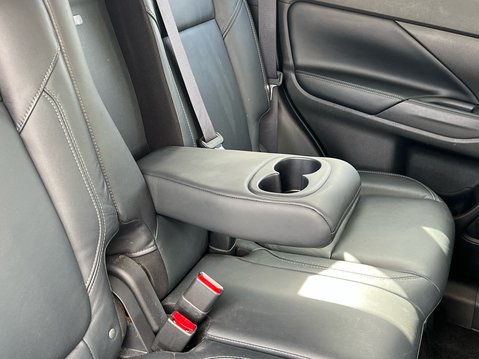 Mitsubishi Outlander EXCEED 37