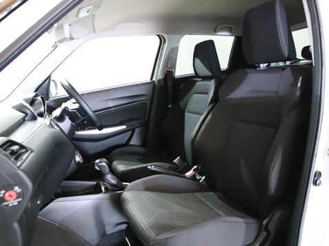 Suzuki Swift 1.2 Dualjet 83 12V Hybrid SZ5 5dr Auto 21
