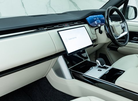 Land Rover Range Rover P460e Autobiography LWB 17