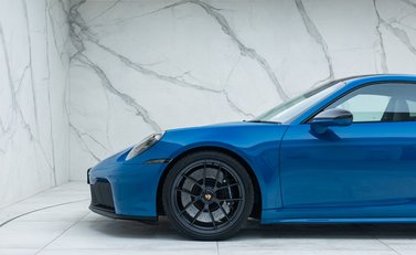 Porsche 911 Carrera 4 GTS (992.2) 38