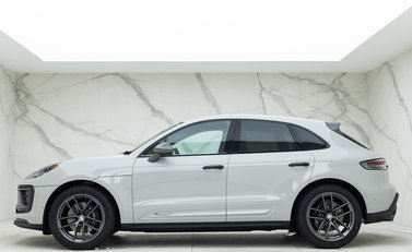 Porsche Macan T 2