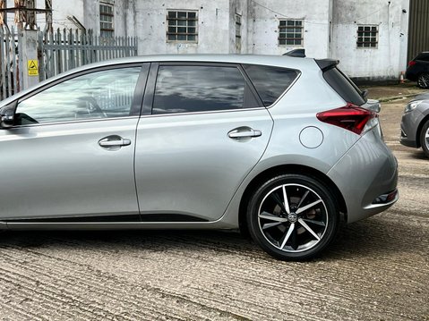 Toyota Auris VVT-I GB25 19
