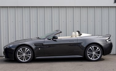 Aston Martin V12 Vantage S Roadster 2
