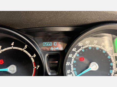 Ford Transit Courier SPORT 6