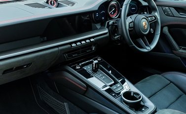 Porsche 911 Carrera 4 GTS (992) 12