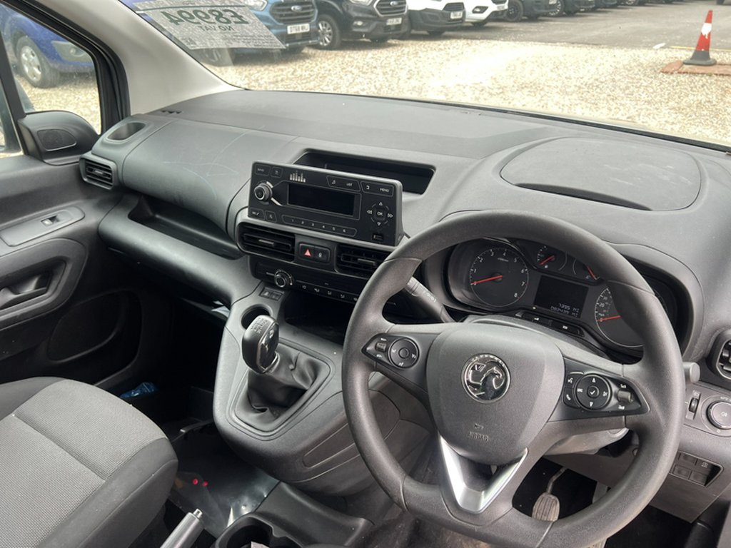 2020 Vauxhall ComboLWB L2H1 Low Roof Sportive 2300 Air Con Sensors Tow Bar Euro 6 NO VAT — thumbnail 29 of 51