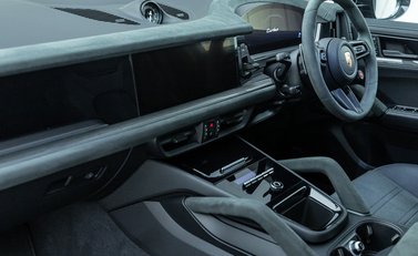 Porsche Cayenne TURBO E-HYBRID GT 16