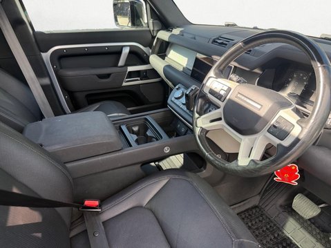 Land Rover Defender 3.0 D300 MHEV X-Dynamic SE Auto 4WD Euro 6 (s/s) 5dr 10