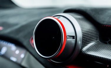 Ferrari 812 Competizione 28