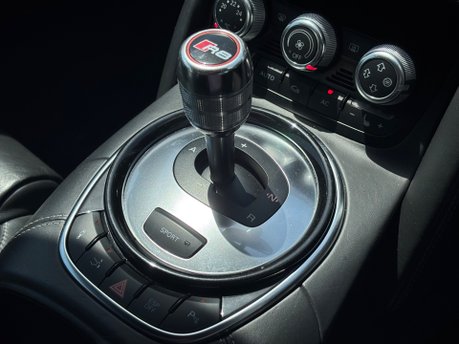 Audi R8 .2 FSI V10 Coupe 2dr Petrol S Tronic quattro Euro 5 (525 ps) 31