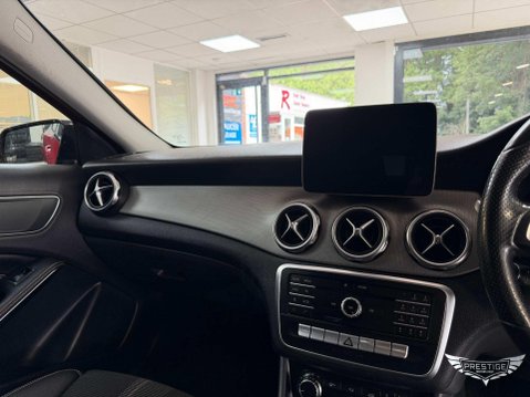 Mercedes-Benz GLA 1.6 GLA180 Urban Edition 7G-DCT Euro 6 (s/s) 5dr 29