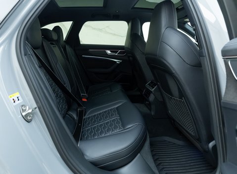 Audi RS6 Avant Carbon Black 14