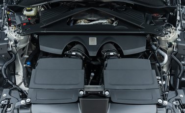 Aston Martin DB12 V8 34