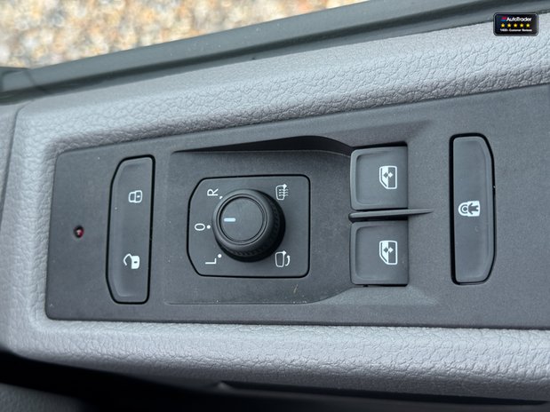 Volkswagen Transporter AUTO Crew Cab 204ps SWB L1H1 T32 Kombi Highline Air Con Cam EURO 6 25