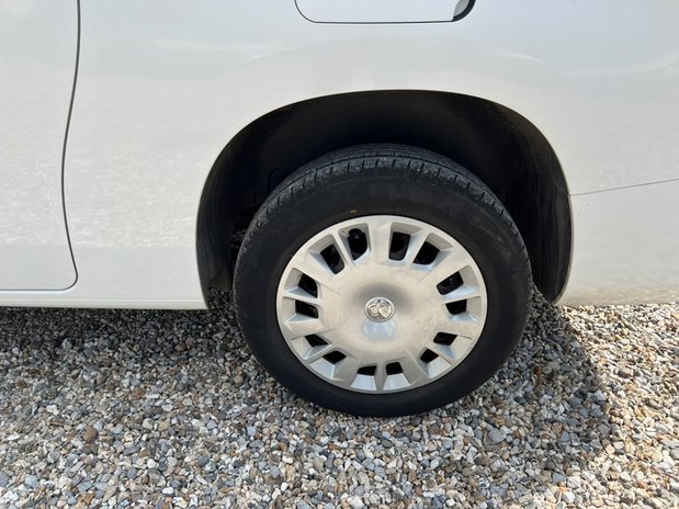 Vauxhall Combo LWB L2H1 (SOLD) Low Roof Sportive 2300 Air Con Sensors EURO 6 NO VAT 16