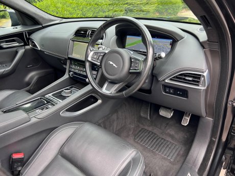 Jaguar F-Pace 2.0 D180 Chequered Flag Auto AWD Euro 6 (s/s) 5dr 82
