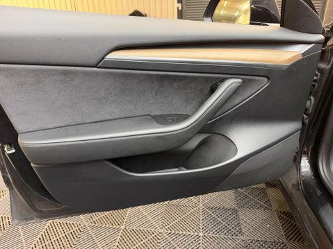 Tesla Model 3 Standard Range Plus Auto RWD 4dr 48