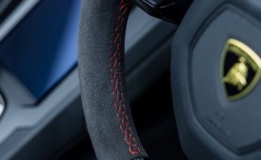 Lamborghini Huracan LP 640-4 EVO SPYDER 60th Anniversary Edition 17