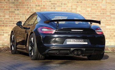 Porsche Cayman GT4 21