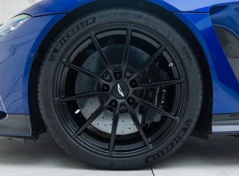 Aston Martin V12 Vantage ROADSTER 30