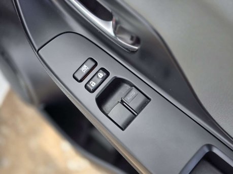 Toyota Yaris 1.5 VVT-h Icon Tech Hatchback 5dr Petrol Hybrid E-CVT Euro 6 (s/s) (100 ps) 55