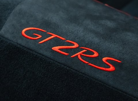 Porsche 911 GT2 RS Weissach (991) 16