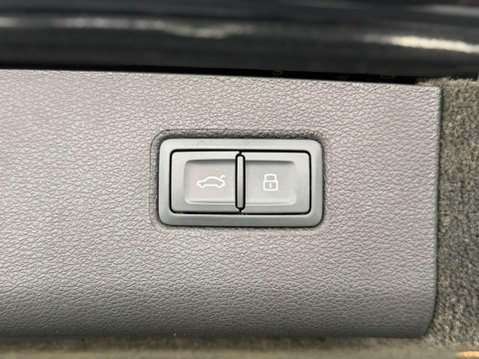 Bentley Bentayga 4.0 V8 SUV 5dr Petrol Auto 4WD Euro 6 (s/s) (550 ps) 46