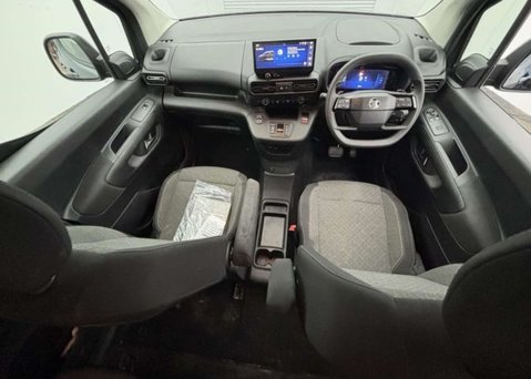 Vauxhall Combo Life 52kWh Design XL MPV 5dr Electric Auto (7.4kW Charger) (136 ps) 9