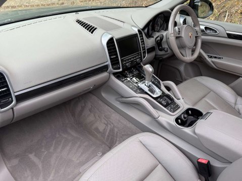 Porsche Cayenne 3.0 Cayenne V6 D Tiptronic 4WD 5dr 3