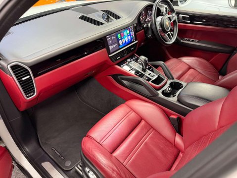 Porsche Cayenne 3.0 V6 E-Hybrid 14.1kWh SUV 5dr Petrol Plug-in Hybrid TiptronicS 4WD Euro 6 35