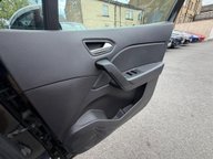 Renault Captur ICONIC TCE 16