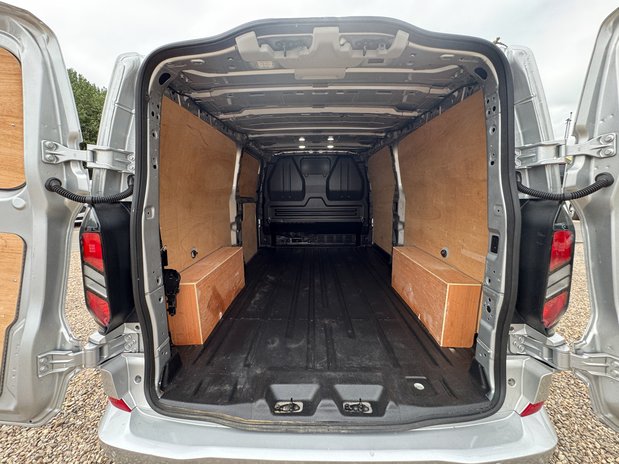 Ford Transit Custom AUTO LWB L2H1 Low Roof Limited 320 Air Con Alloys Cam Sensors EURO 6 9