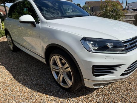 Volkswagen Touareg 3.0 TDI V6 BlueMotion Tech R-Line Plus SUV 5dr Diesel Tiptronic 4WD Euro 6 9