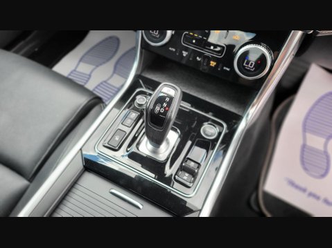 Jaguar XE R-DYNAMIC BLACK MHEV 11
