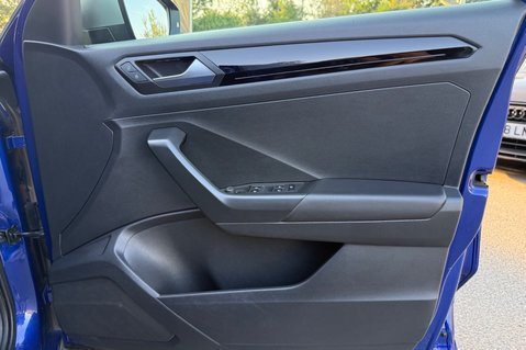 Volkswagen T-Roc R TSI 4MOTION DSG - LAPOIZ BLUE -FULL VOLKSWAGEN SERVICE HISTORY -CARPLAY 32