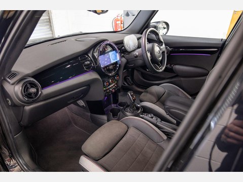 Mini Hatch 1.5 Cooper Sport Steptronic Euro 6 (s/s) 5dr 49