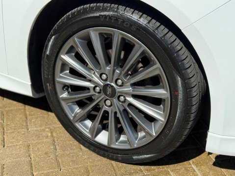 Ford Focus 1.0T EcoBoost ST-Line Euro 6 (s/s) 5dr 29