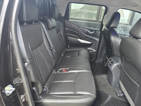 Nissan Navara DCI TEKNA 4X4 SHR DCB 8